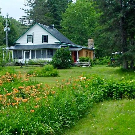 Chalets Nabu La Sacacomie - Riviere - Billard Сент-Алексис-де-Мон Экстерьер фото