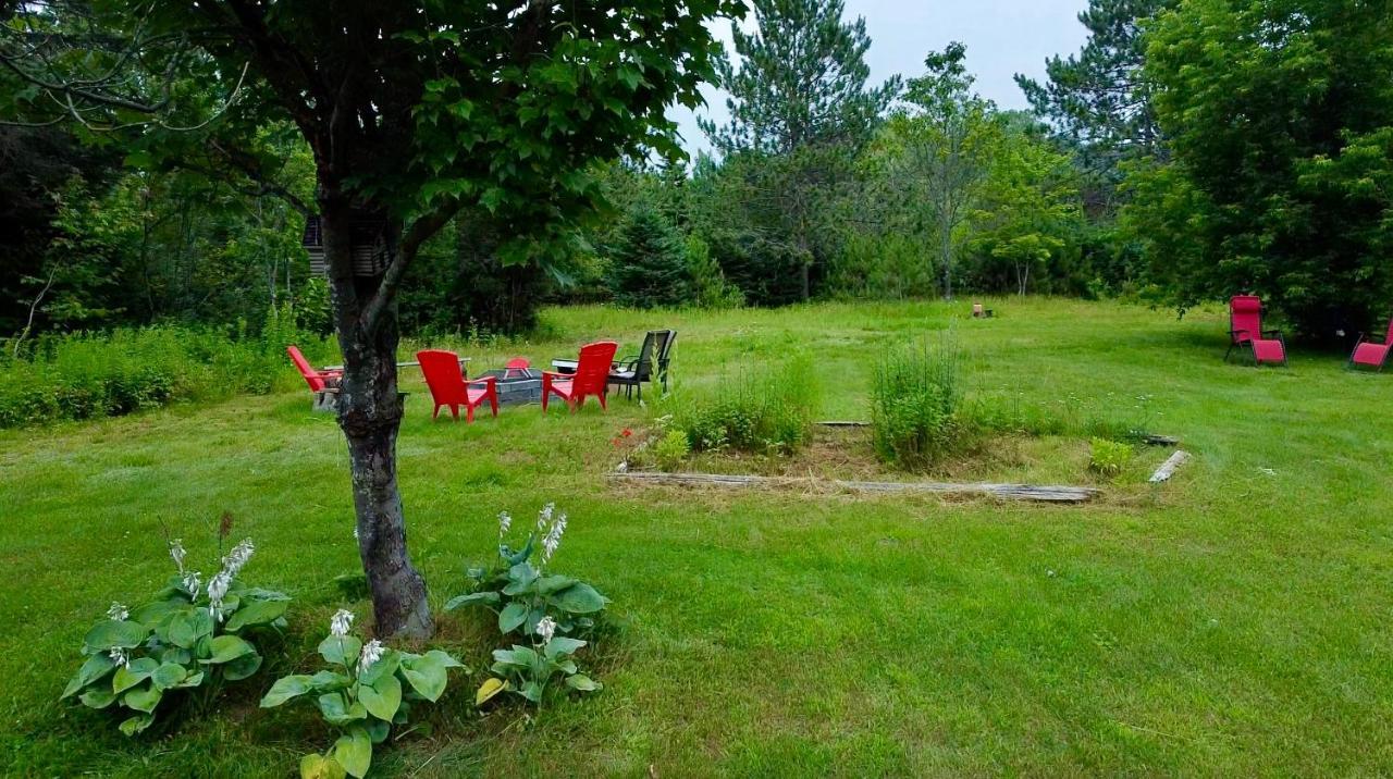 Chalets Nabu La Sacacomie - Riviere - Billard Сент-Алексис-де-Мон Экстерьер фото