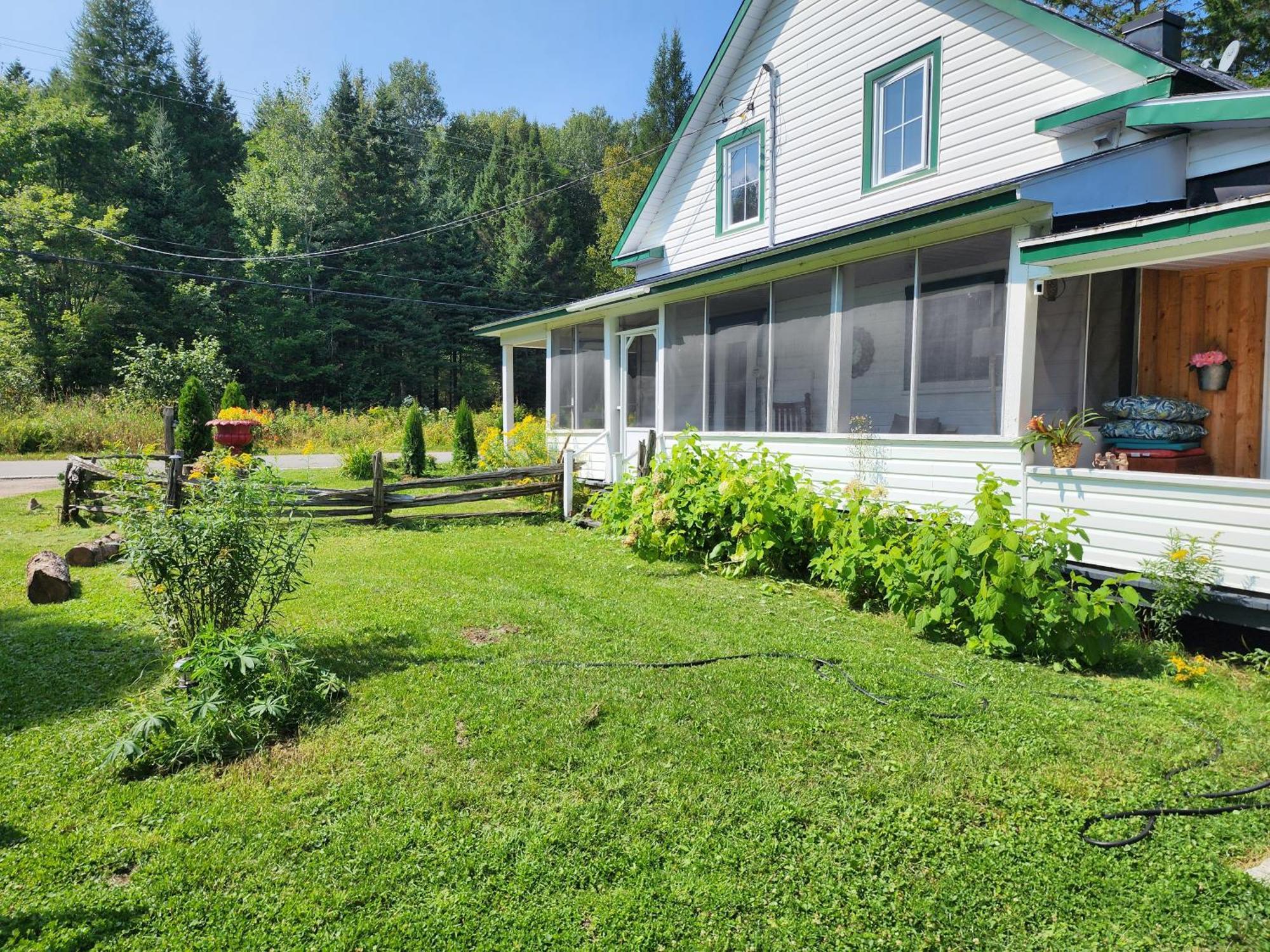 Chalets Nabu La Sacacomie - Riviere - Billard Сент-Алексис-де-Мон Экстерьер фото